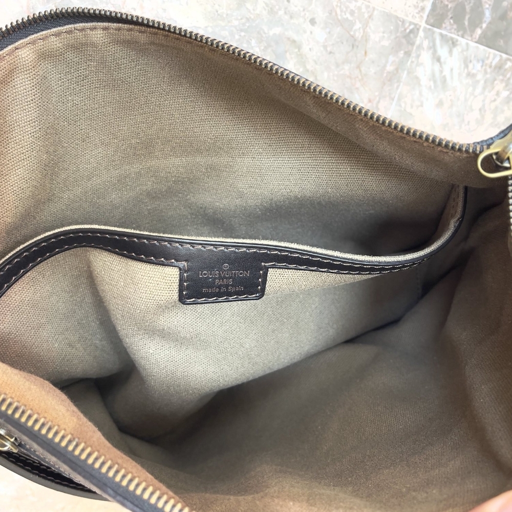 Louis Vuitton Shawnee Messenger Bag (Authentic) - Picture 8 of 11